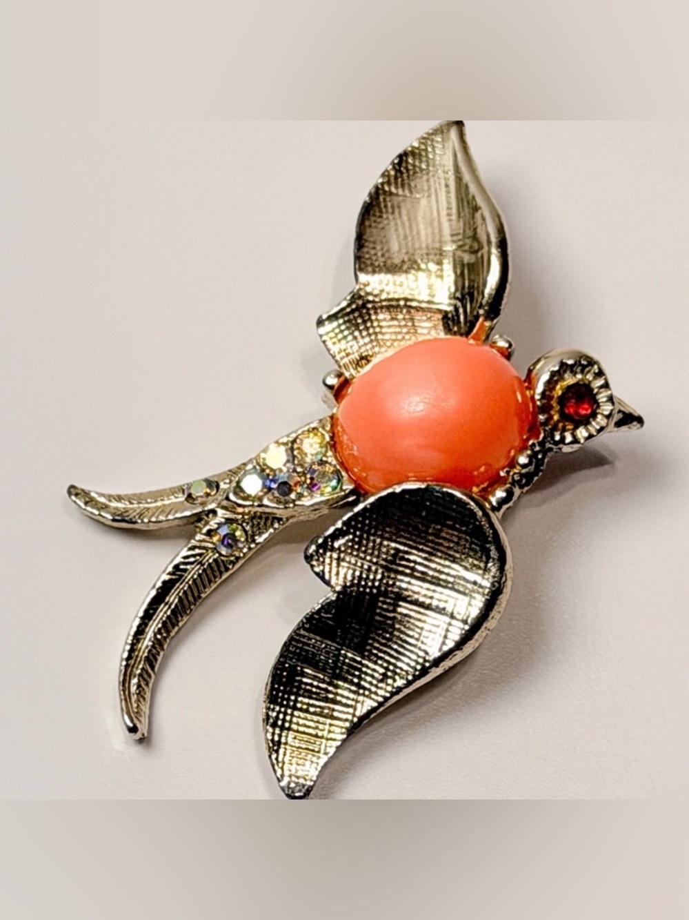 Vintage Jelly Belly Style Swallow Bird Brooch Coral Cabochon Gold Tone AB
